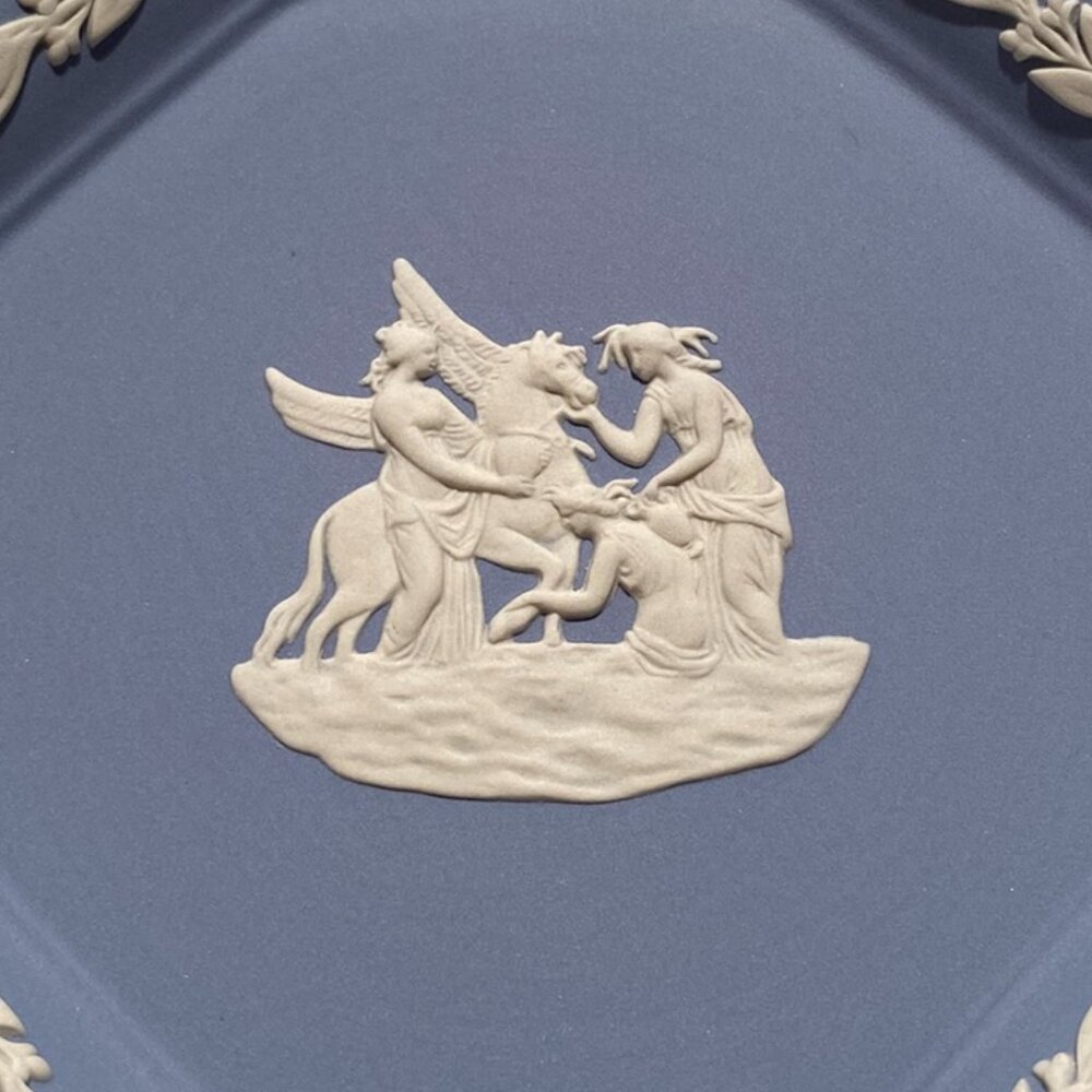 Wedgwood Blue Jasperware Octagonal Plate with White Motif - Muses with Pegasus - Picture 4 of 6